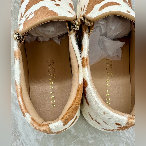 Very Volatile Cow Print Shoes 7.5 - Picture 5 of 8